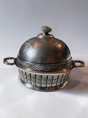 ANTIQUE PAIRPOINT QUADRUPLE PLATE COVERED BUTTER DISH 546